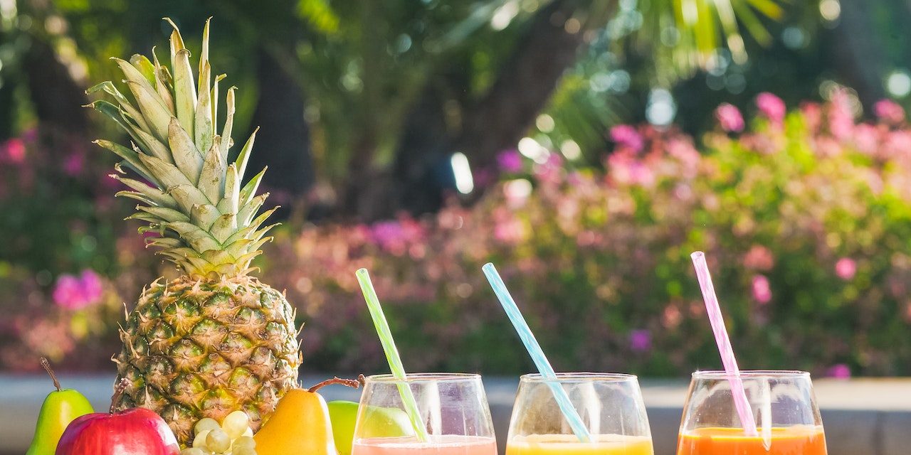 pexels-kindel-media-8215110 gezonde smoothies zomer