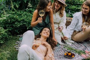 picknick ontspanning vrouwen zitten